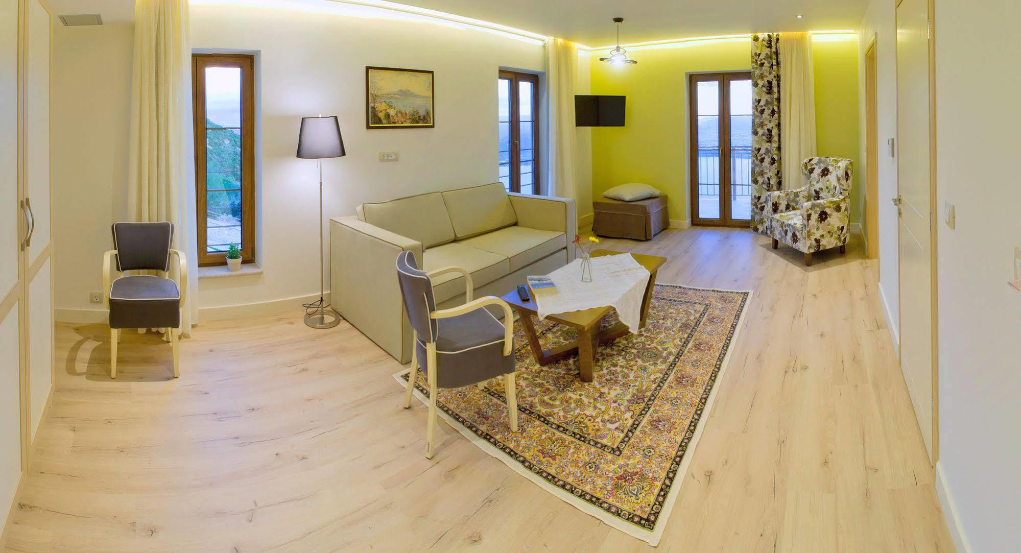 Arktos Hotel Giannina Esterno foto